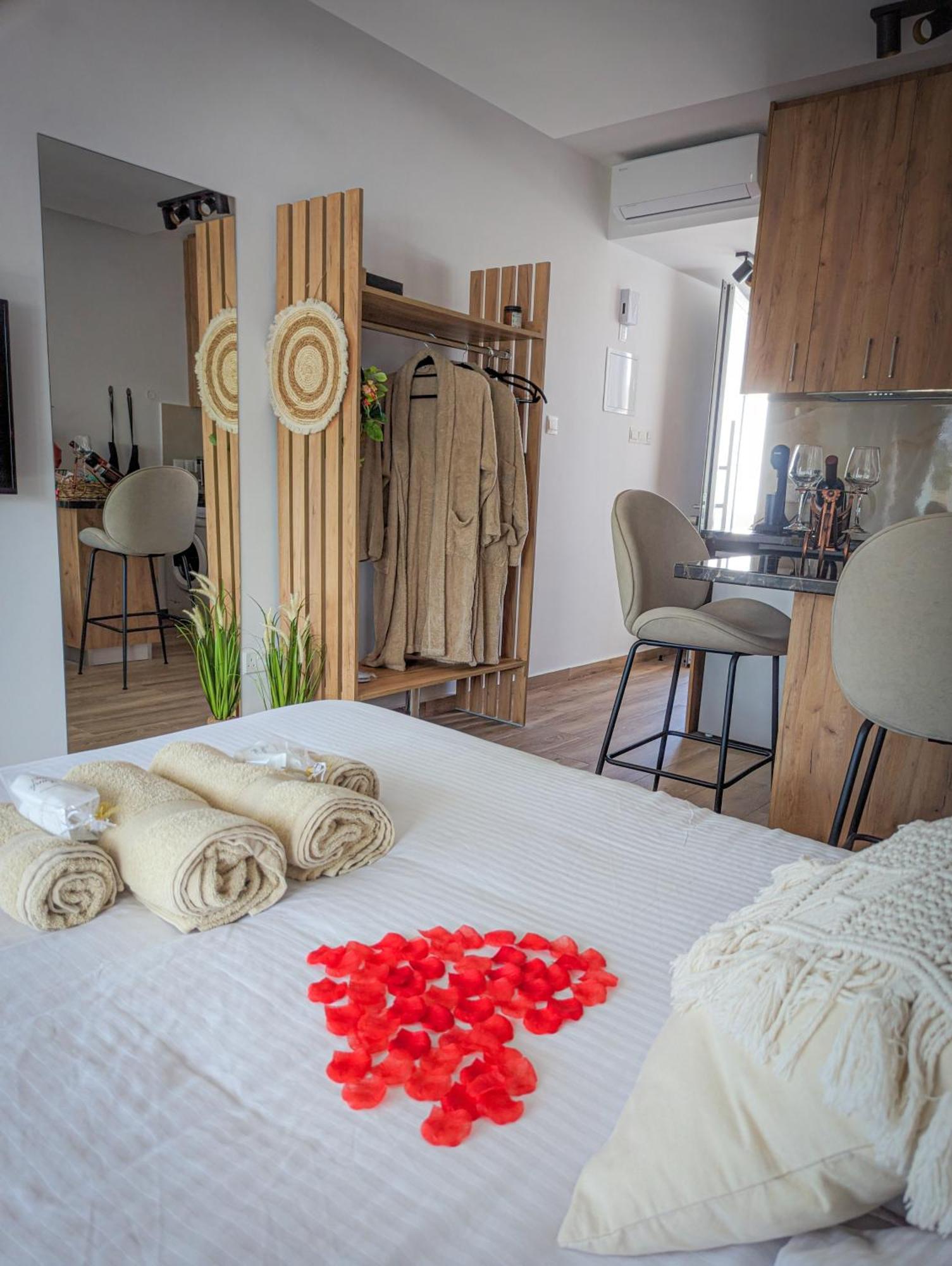 Bohemian Rhapsody Apartment Paphos Luaran gambar